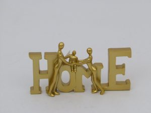 Dekoracija home zlatna