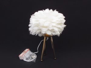 Lampa perje bela